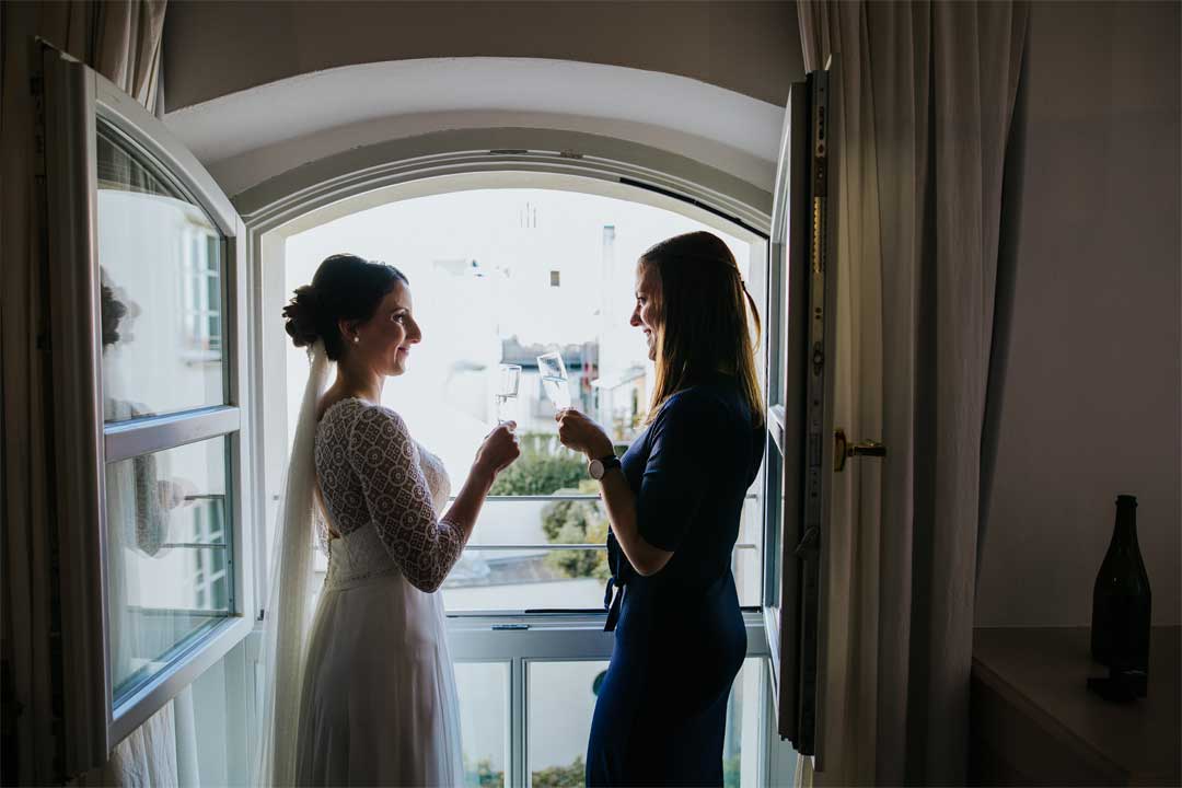 Braut und Trauzeugin, Hochzeitsfotograf, Hochzeitsfotografie, Regensburg, Neunburg, Weiden, Schwandorf, Oberpfalz, München, Bayern