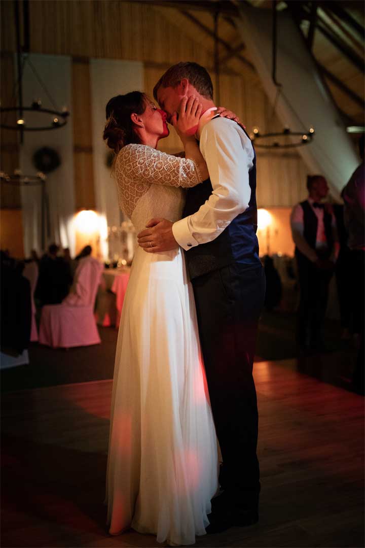 Hochzeitspaar, Brautpaar auf der Tanzfläche,Hochzeitsfotograf, Hochzeitsfotografie, Regensburg, Neunburg, Weiden, Schwandorf, Oberpfalz, München, Bayern
